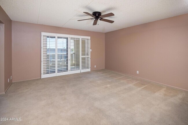 Foto del edificio - 7830 E Camelback Rd