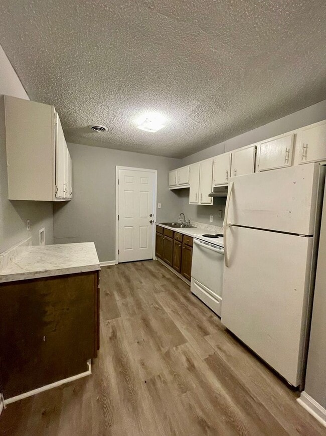 Building Photo - 01022