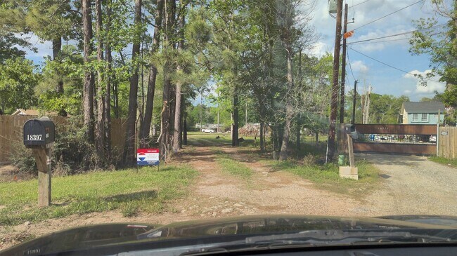 Foto del edificio - 18397 Deer Glen W Dr