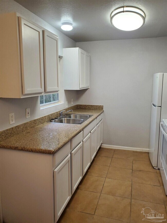 Foto del edificio - 6448 Gaynell Ave