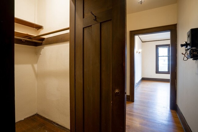 Interior Photo - Porter