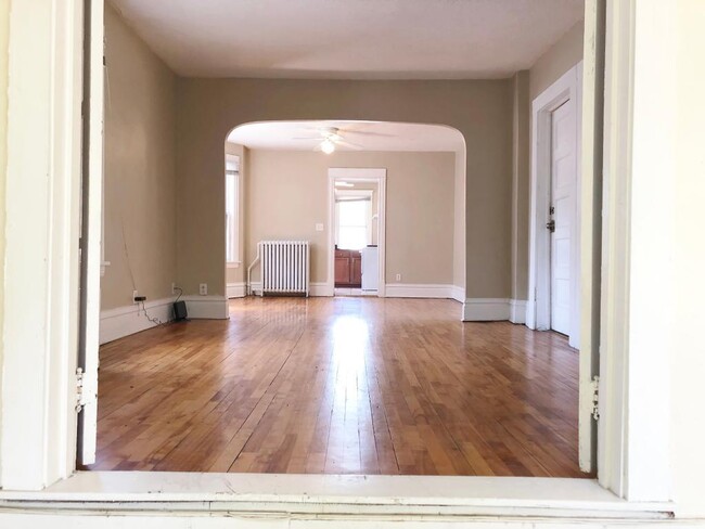 Building Photo - 3634 Harriet Ave