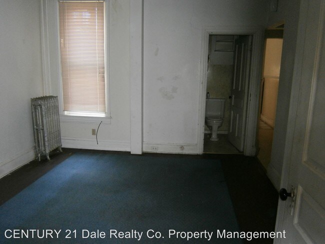 Building Photo - 662 Chestnut St