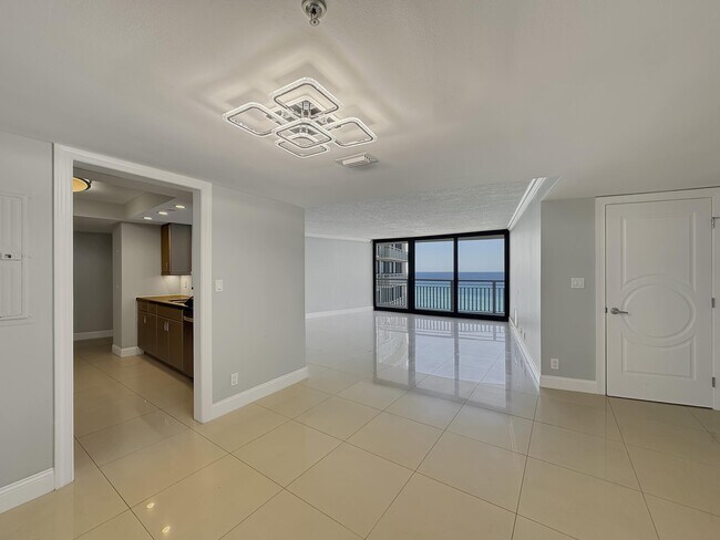 Foto del edificio - 3000 N Ocean Dr
