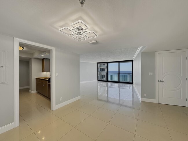 Building Photo - 3000 N Ocean Dr