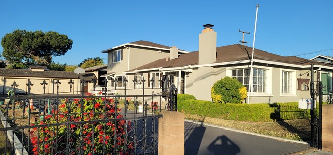 Building Photo - 1282 McGinness Ave