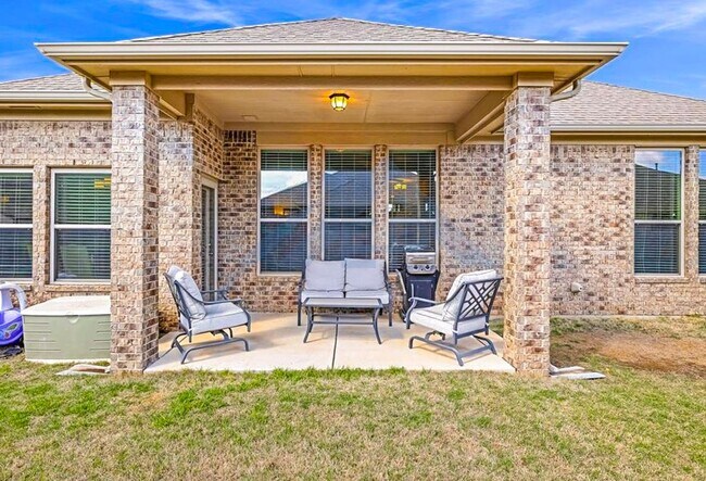 Building Photo - Newly Available in SW OKC!