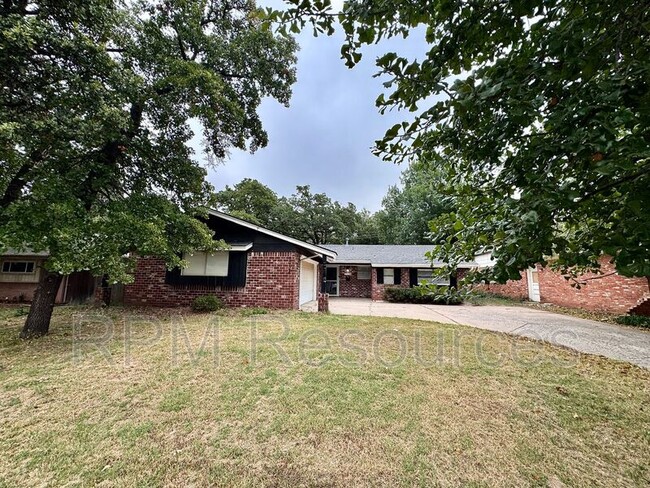 Building Photo - 2924 N McMillan Ave