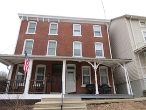Building Photo - 7 Cedar Ave
