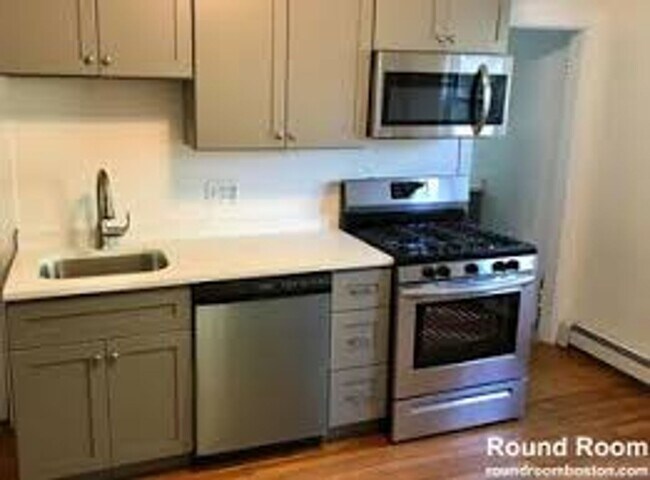 Foto del edificio - No Brokers Fee, New Kitchen, In-Unit Washer and Dryer
