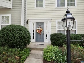 Building Photo - 904 Bing Ln
