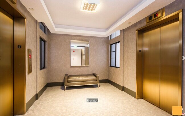Foto del edificio - 200 N Swall Dr