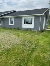 Building Photo - 110-112 Sanders Ct