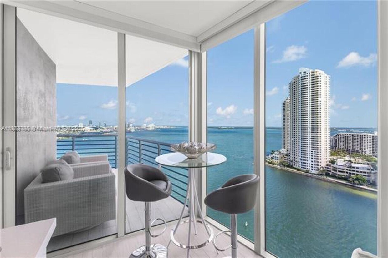 Foto principal - 335 S Biscayne Blvd
