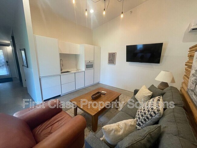 Foto del edificio - 711 N Douglas Ave