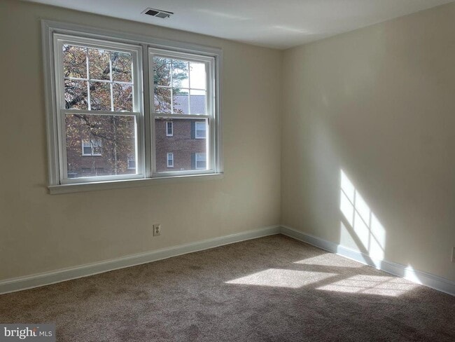 Building Photo - 500 E Lancaster Ave