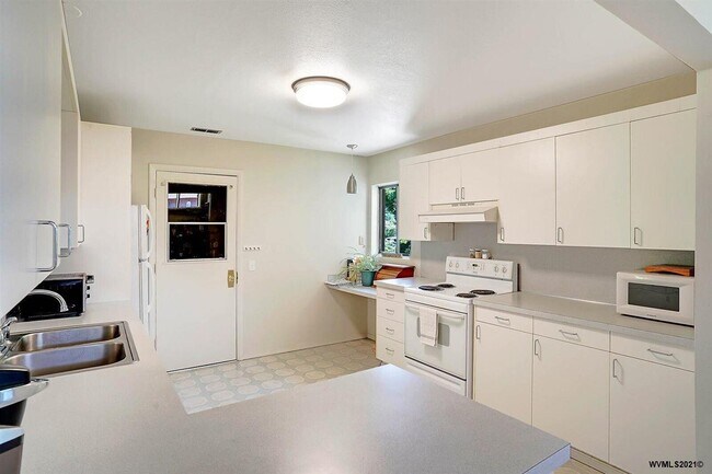Foto del edificio - 2325 NW Hazel Ave