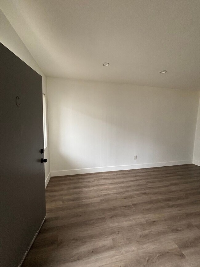 Foto del edificio - Upgraded 1 Bedroom In Torrance with Parkin...
