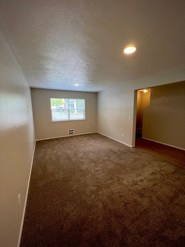 Building Photo - 1008-1010 E. Ermina