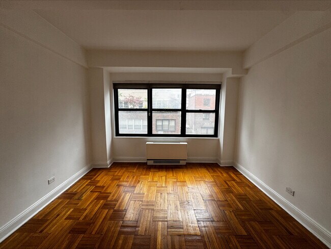 Building Photo - 140 E 56th St