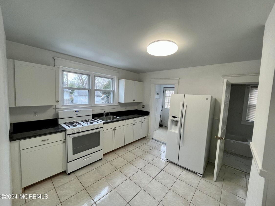 24 Waverly Pl, Red Bank, NJ 07701 Townhome Rentals in Red Bank NJ