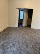 Building Photo - 702 N 6th St