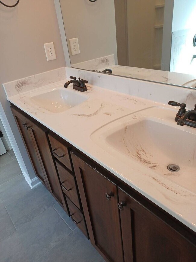 Foto del edificio - 3 Bedroom 2 Bathroom Home!