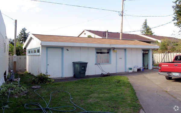 Building Photo - Rockwood Mobile Manor