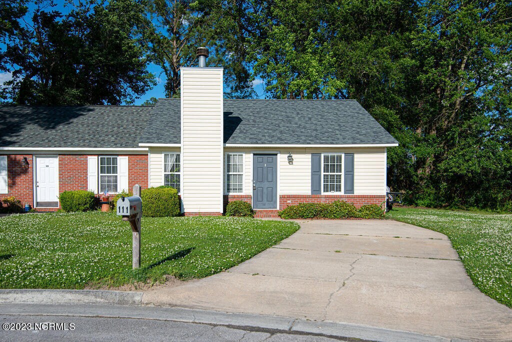 Primary Photo - 111 Fairview Ln