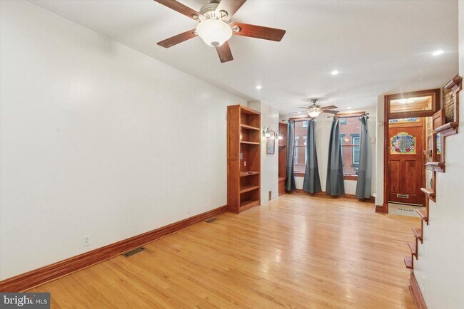 Building Photo - 890 N Judson St