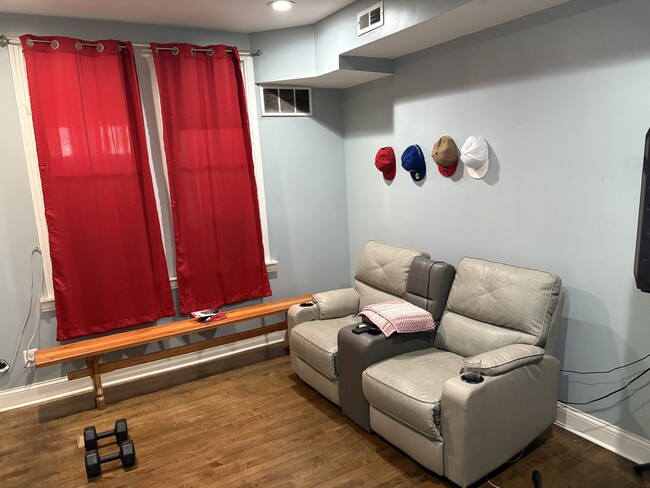 Building Photo - 5307 S Richmond St