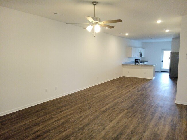 Foto del edificio - 623 Short Leaf Ln