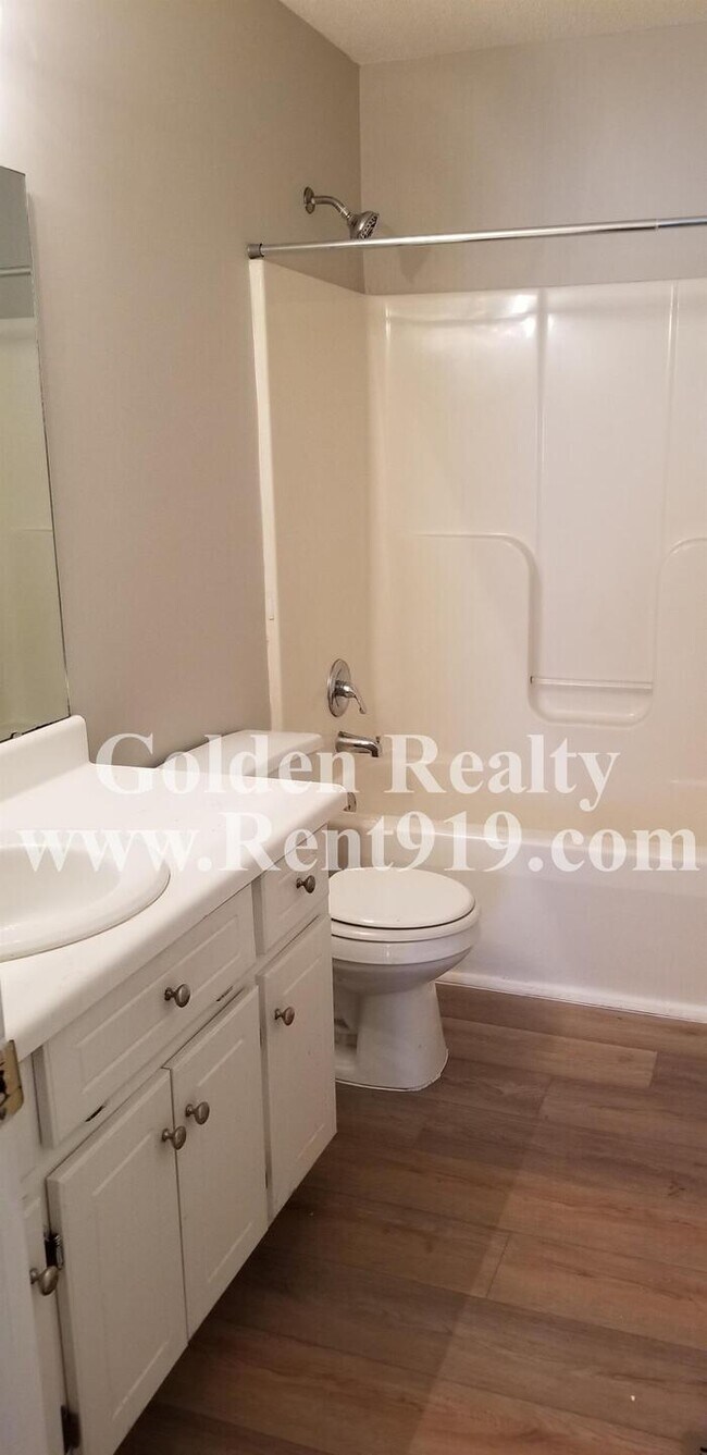 Building Photo - Move-in ready duplex in Zebulon!