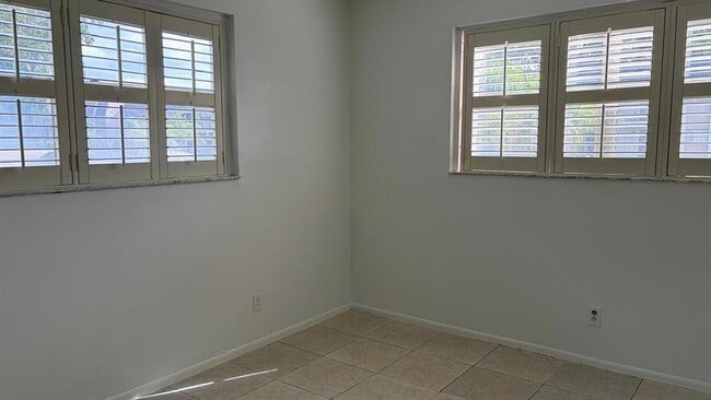 Foto del edificio - 7925 Fairview Dr