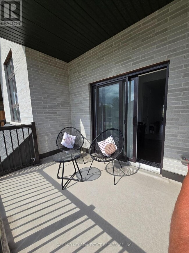 Photo du bâtiment - 255-255 Woolwich St