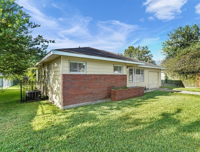 Foto del edificio - 313 Greenbriar Dr