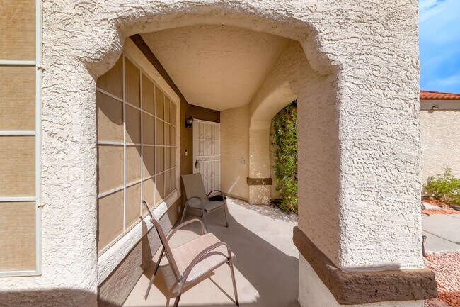 Foto del edificio - 9832 Cactus View Ave