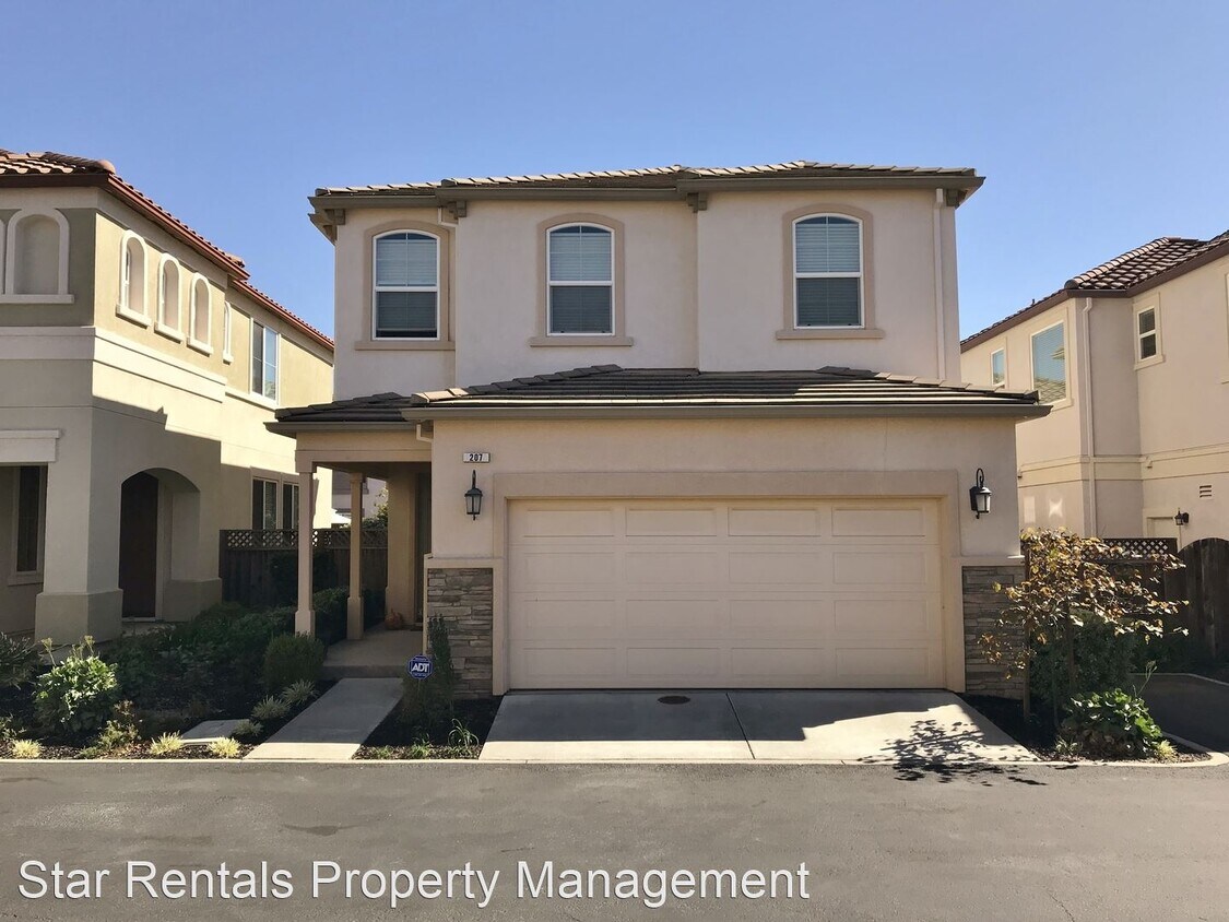 Primary Photo - 3 br, 2.5 bath House - 207 MOSCATO