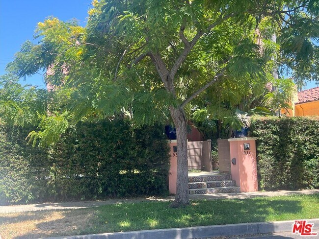 Foto del edificio - 930 N Harper Ave