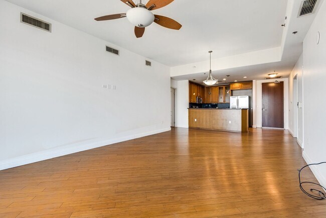 Building Photo - Amazing 2bd/2ba with City and Mountain View