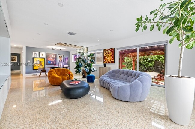 Building Photo - 2121 Red Rd