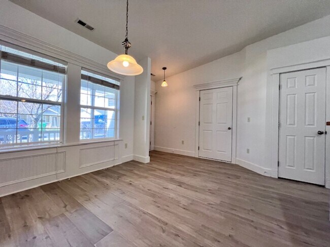 Foto del edificio - Charming Townhouse Oasis in Meridian: Perf...