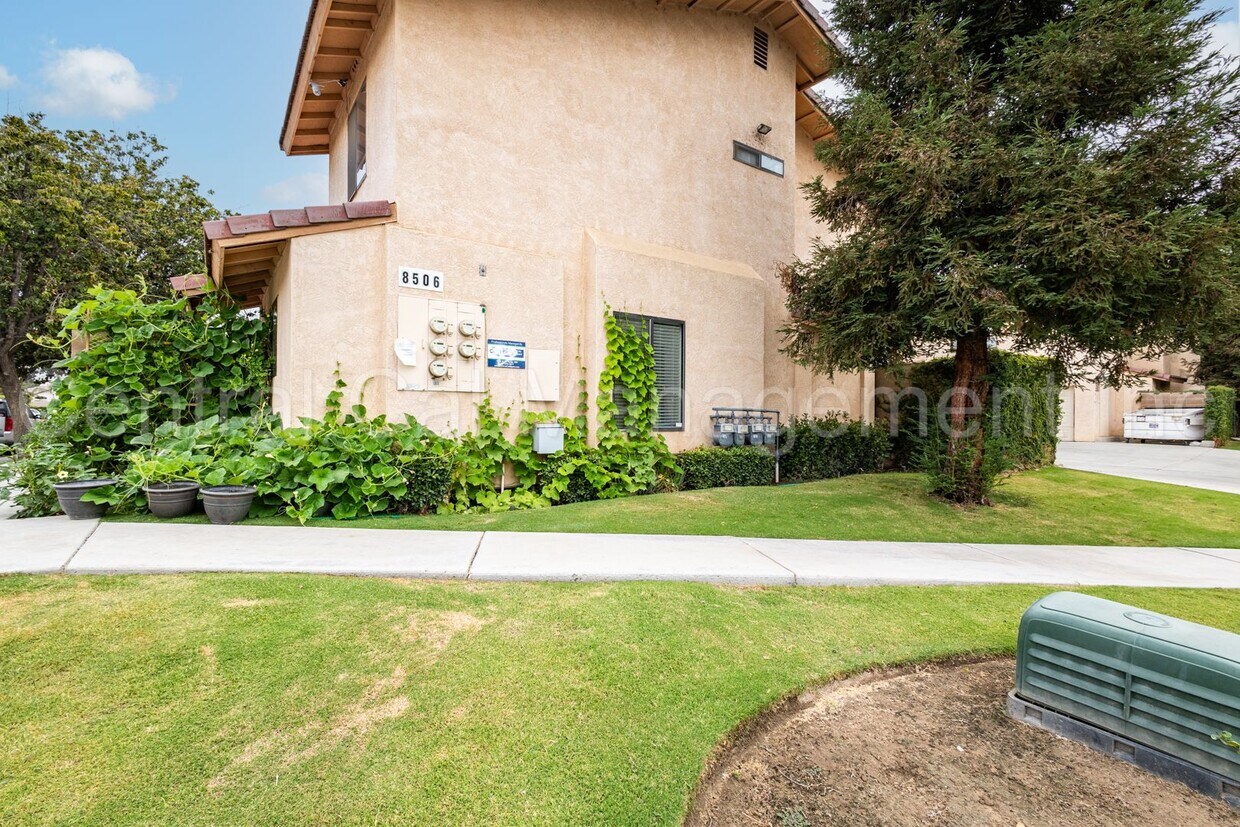Foto principal - 8506 Laborough Dr