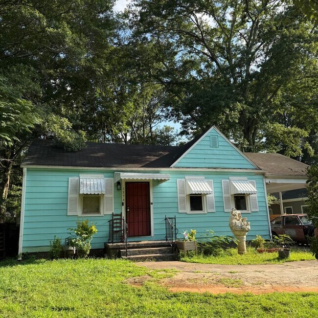 Building Photo - 1356 Almont Dr SW