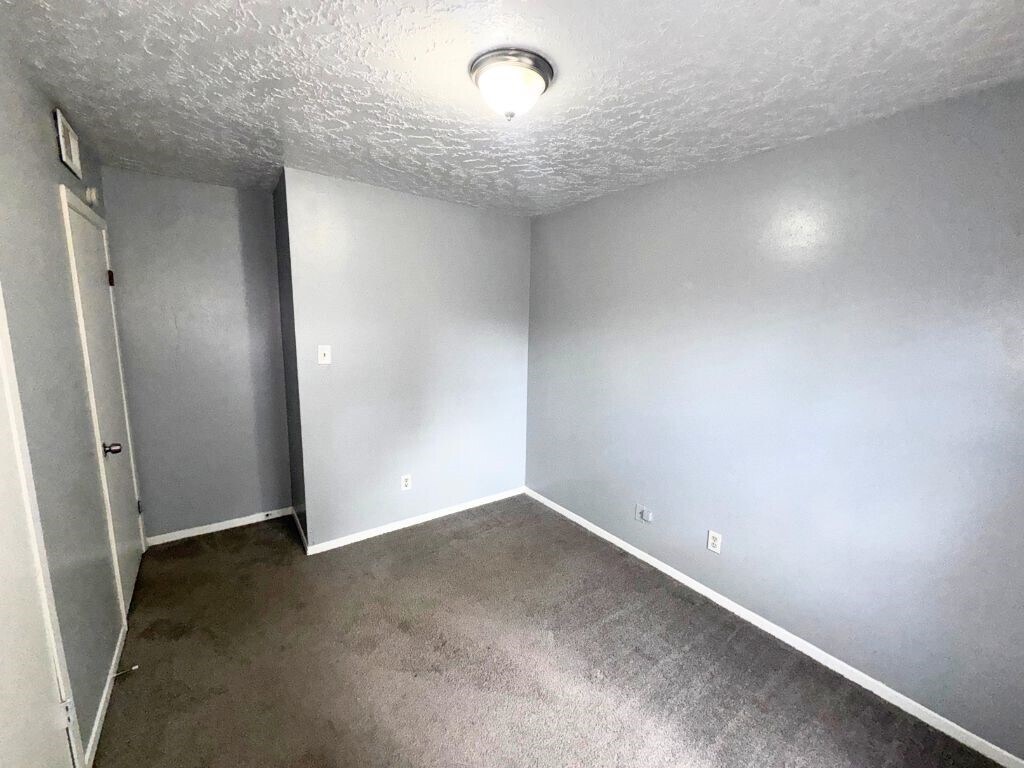 Foto del edificio - 4806 Ripple Creek Dr