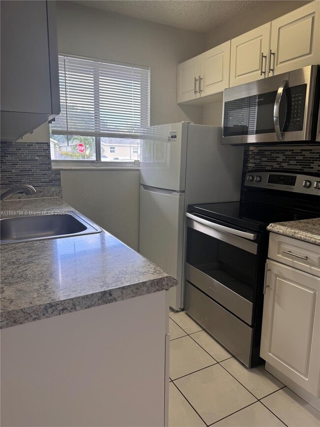 Foto del edificio - 2150 Madison St