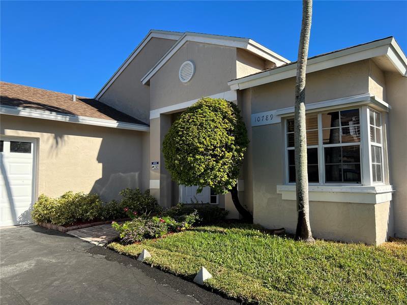 Foto principal - 10789 Lago Welleby Dr