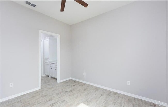 Building Photo - 2423 N Vly Cir