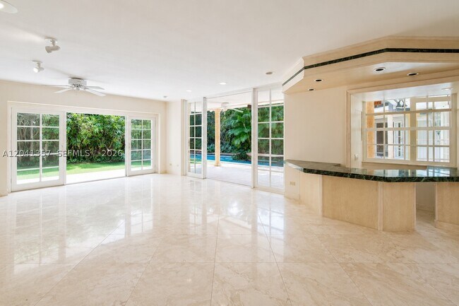Foto del edificio - 3441 Poinciana Ave