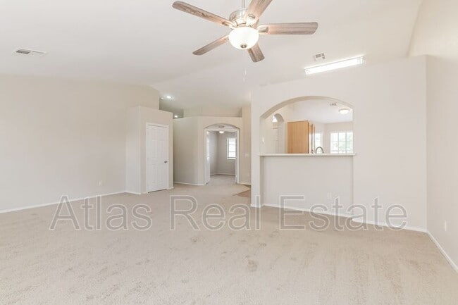 Building Photo - 916 Longshanks Rd